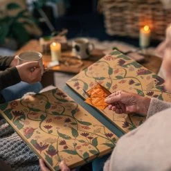 Pukka Thee Hardcover Biologische Kerst Adventskalender 2022, Perfect Als Kerstcadeau - 48 Zakjes - 1 Kalender -Voedsel Winkel 1200x1200 384