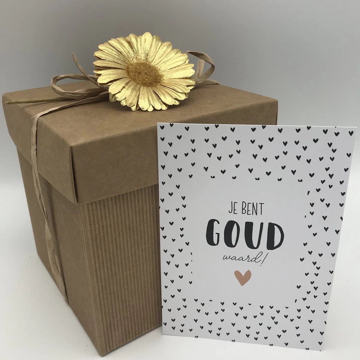 Cho-lala Cadeaubox Jij Bent Goud Waard | Chocolade Cadeau | 415 Gram Chocolade En Bonbons | 4-delig 2 Cho-lala Cadeaubox Jij Bent Goud Waard | Chocolade Cadeau | 415 Gram Chocolade En Bonbons | 4-delig - Afbeelding 2