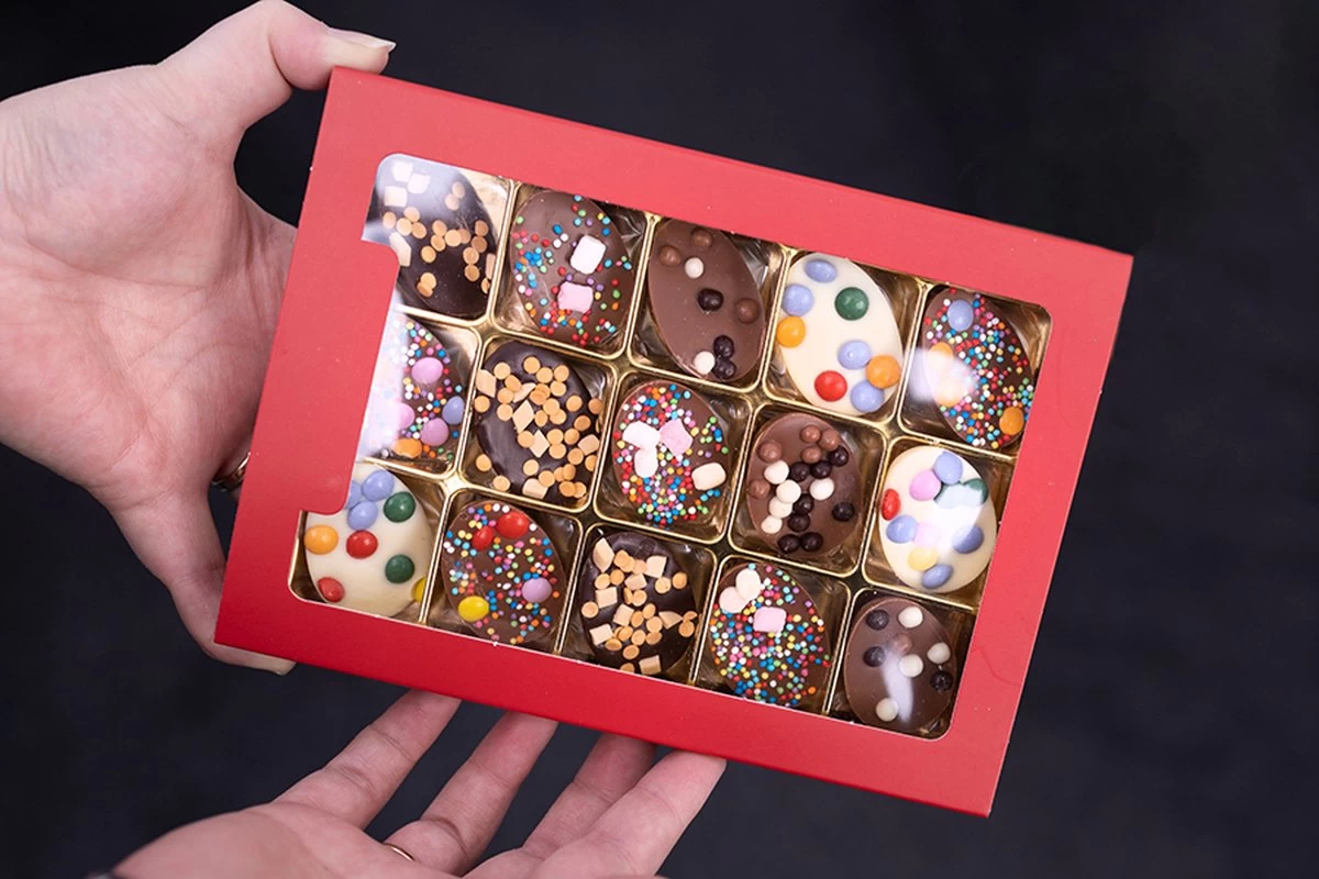 Gedecoreerde Halve Paaseitjes: 15 | Chocoladecadeau | Pasen | Paaschocolade 2 Gedecoreerde Halve Paaseitjes: 15 | Chocoladecadeau | Pasen | Paaschocolade - Afbeelding 2