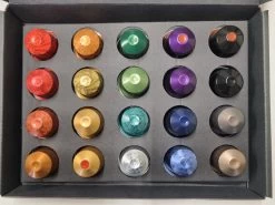 Koffie Proeverij Pakket Met 20 Stuks Verschillende Smaken En Mystery Card 'Enjoy The Sweet Moment' Met Persoonlijke (video) Boodschap | Verjaardag | Sinterklaas | Kerstpakket | Vaderdag | Moederdag | Jubileum | Valentijnsdag -Voedsel Winkel 1200x899 4